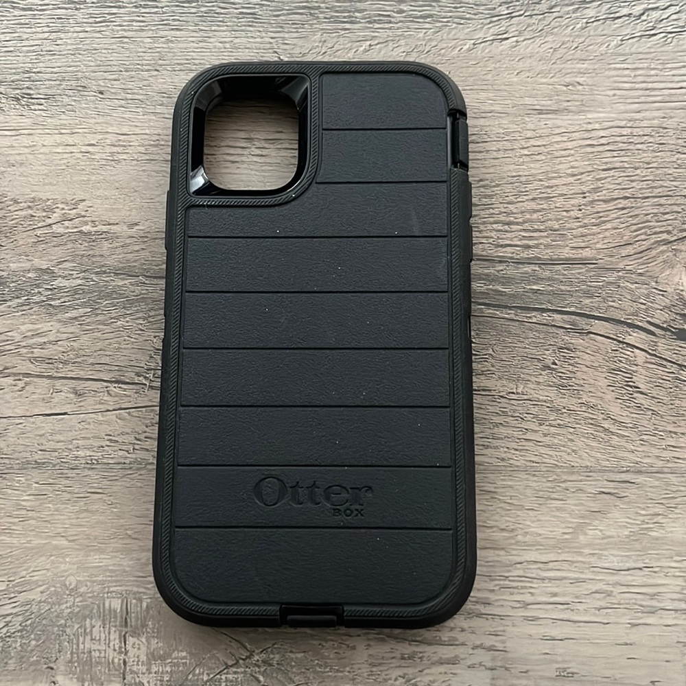 Otterbox defender series pro for iPhone 13
